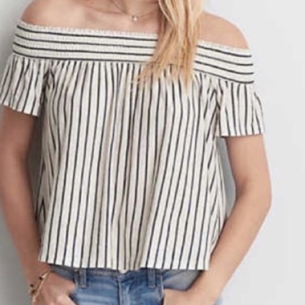 American Eagle Off the Shoulder Top Size XS